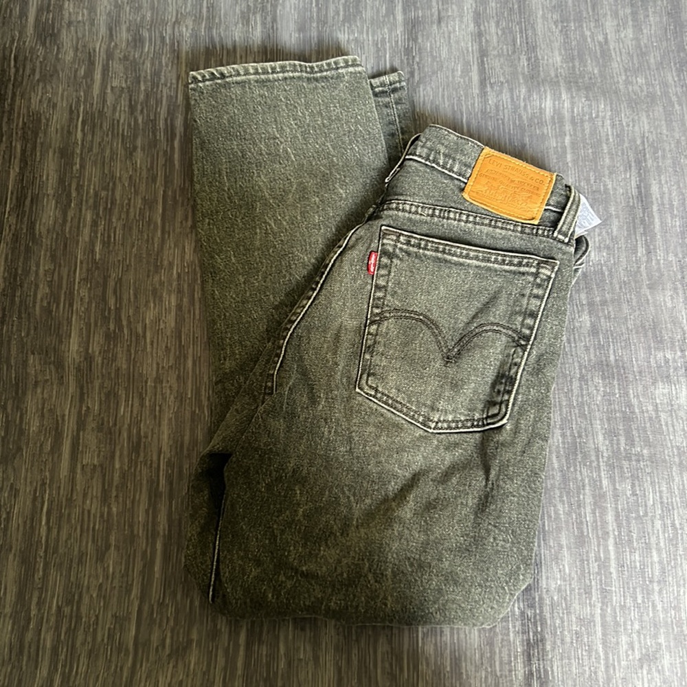 Women’s Levi’s wedgie jeans